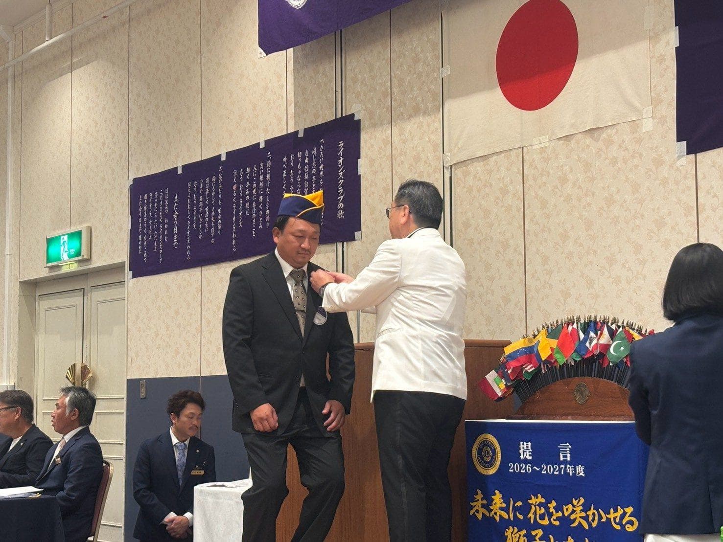 9/17(木)2R合同例会・新会員入会式の活動写真 8